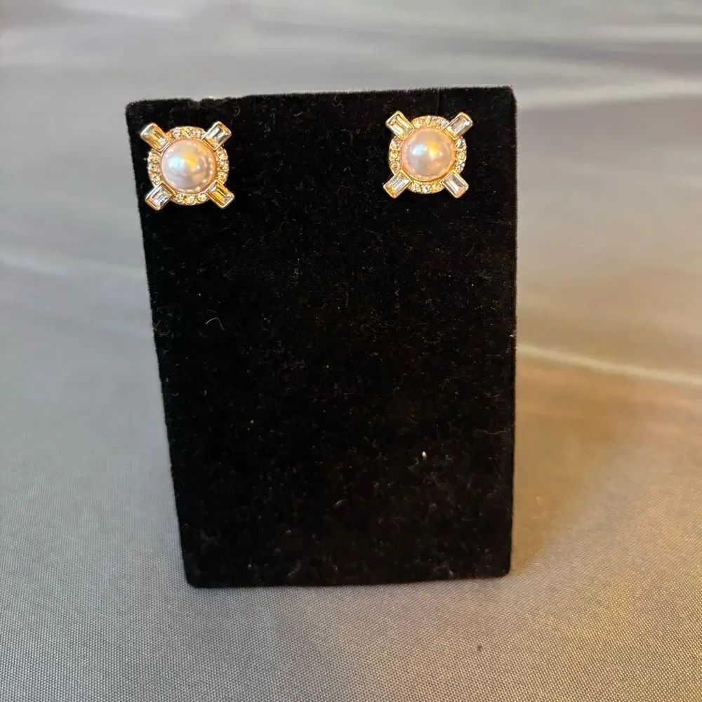 NEW Gold Tone & Bead Post Earrings NWT